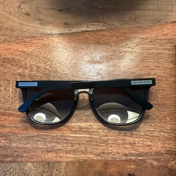 michael kors sunglasses - Picture 2 of 3